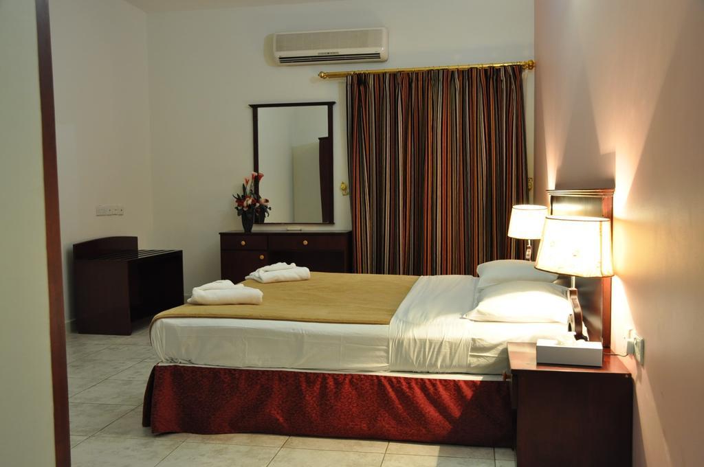 מוסקט Sahara Hotel Apartments מראה חיצוני תמונה