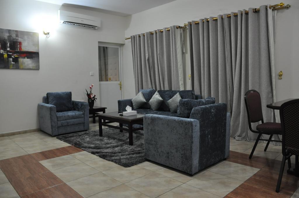 מוסקט Sahara Hotel Apartments מראה חיצוני תמונה