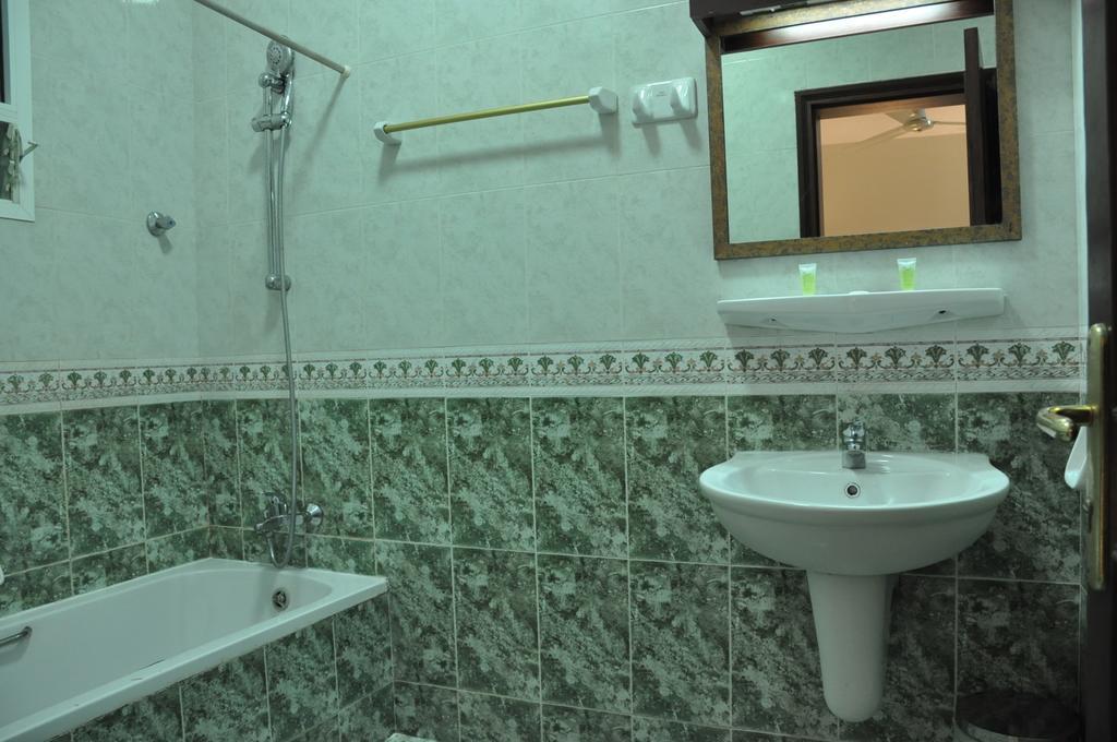 מוסקט Sahara Hotel Apartments מראה חיצוני תמונה
