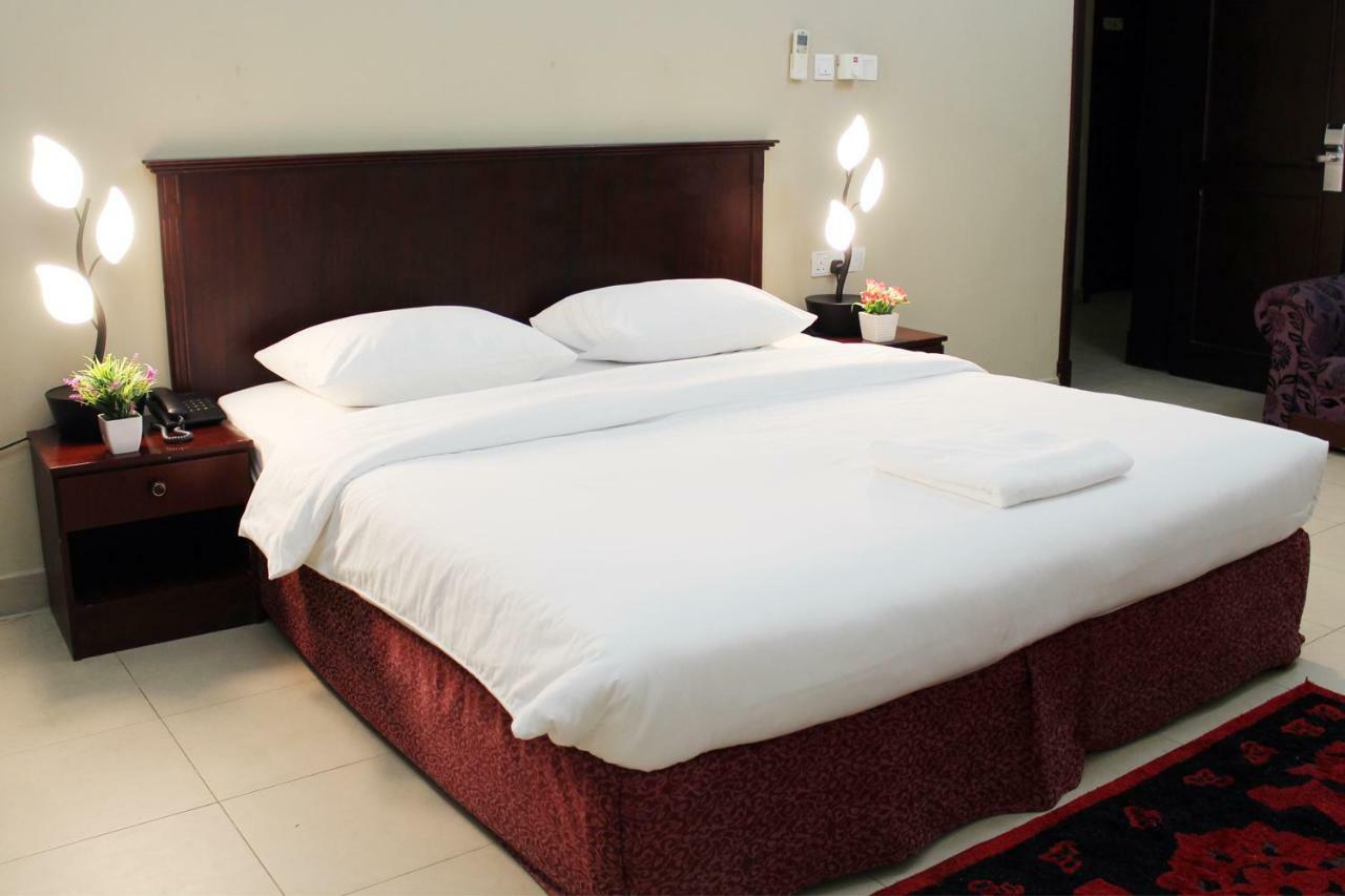 מוסקט Sahara Hotel Apartments מראה חיצוני תמונה